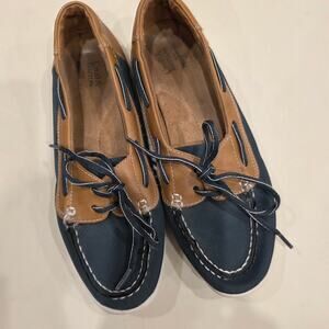 EUC Croft & Barrow tan and navy boat ortholite shoes sz 9 womens